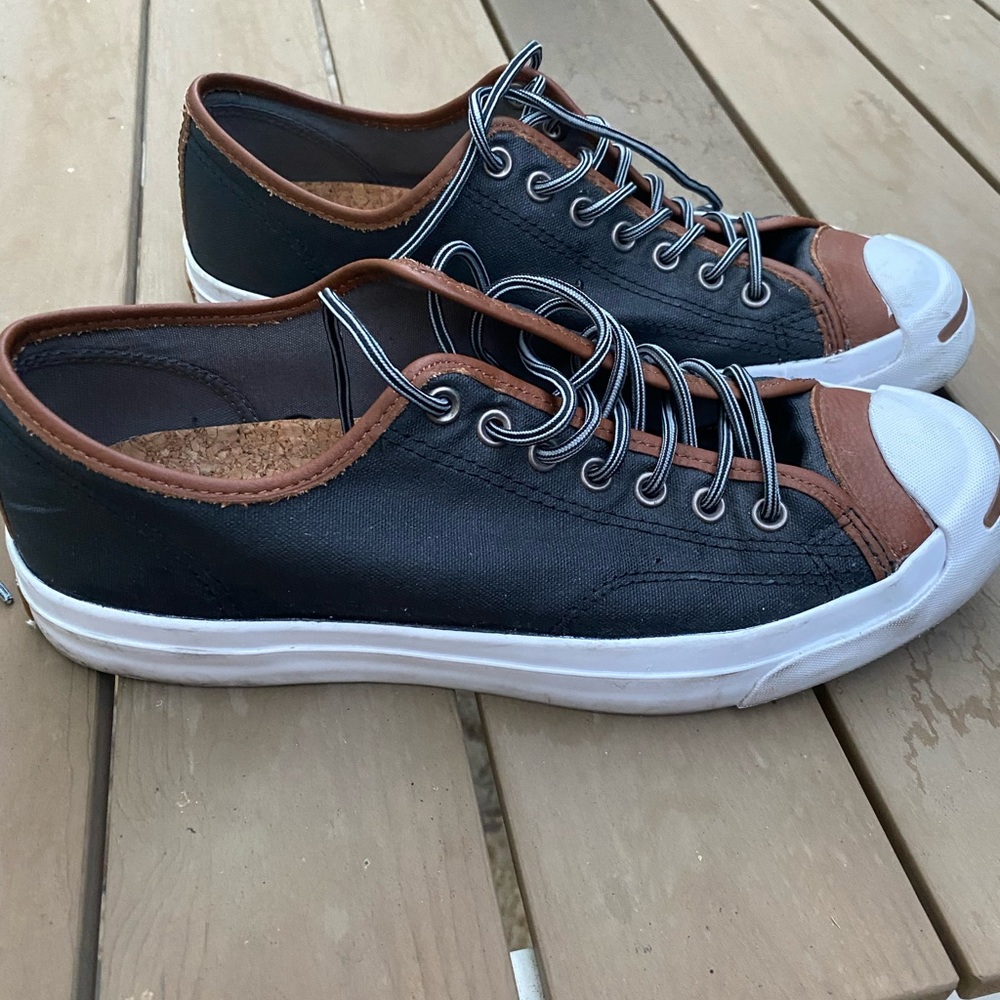Men’s Converse shoes size 10.